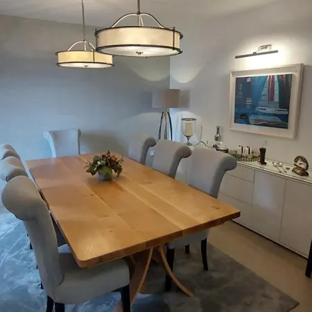 Apartment Sophisticated Seafront 3bd Suntrap Landscaped Yard