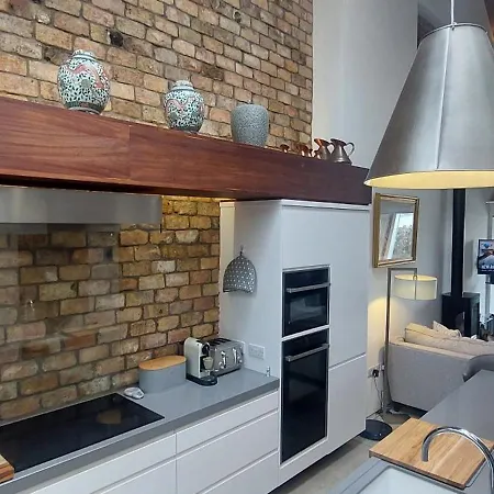 Sophisticated Seafront 3bd Suntrap Landscaped Yard Appartement *