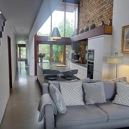 Apartment Sophisticated Seafront 3bd Suntrap Landscaped Yard *