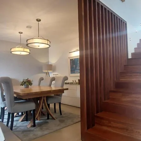 Sophisticated Seafront 3bd Suntrap Landscaped Yard Appartement *