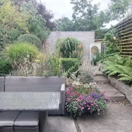 Sophisticated Seafront 3bd Suntrap Landscaped Yard Casa vacanze