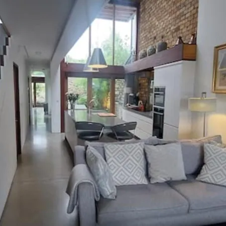 Sophisticated Seafront 3bd Suntrap Landscaped Yard Casa vacanze
