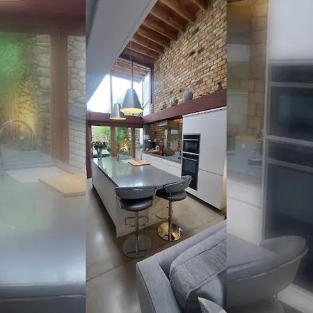 Sophisticated Seafront 3bd Suntrap Landscaped Yard *