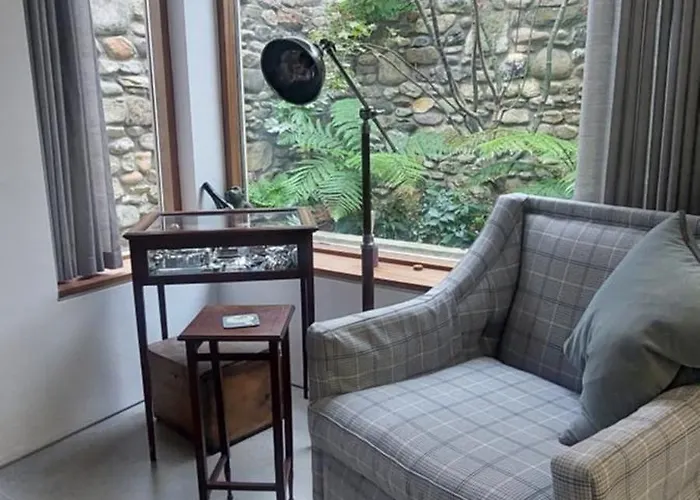 Sophisticated Seafront 3bd Suntrap Landscaped Yard Lejlighed *