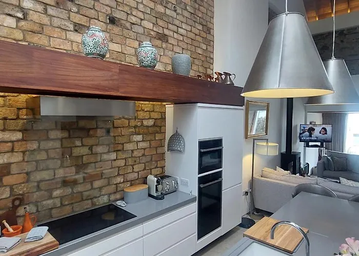 Sophisticated Seafront 3bd Suntrap Landscaped Yard Апартаменты *