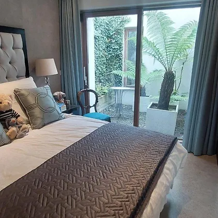 Apartment Sophisticated Seafront 3bd Suntrap Landscaped Yard Dublin