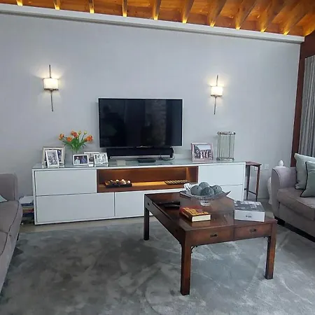 Sophisticated Seafront 3bd Suntrap Landscaped Yard Apartment