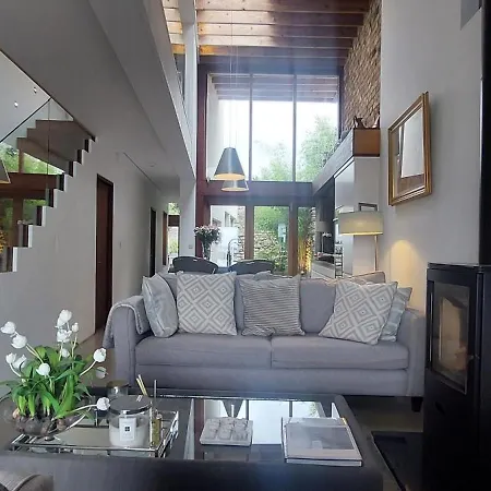 Sophisticated Seafront 3bd Suntrap Landscaped Yard