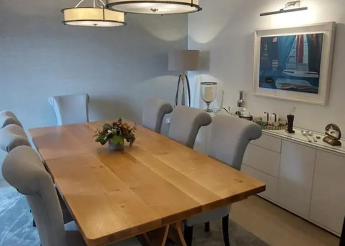 شقة Sophisticated Seafront 3bd Suntrap Landscaped Yard