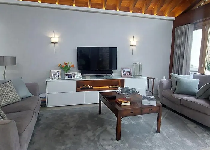 Sophisticated Seafront 3bd Suntrap Landscaped Yard شقة